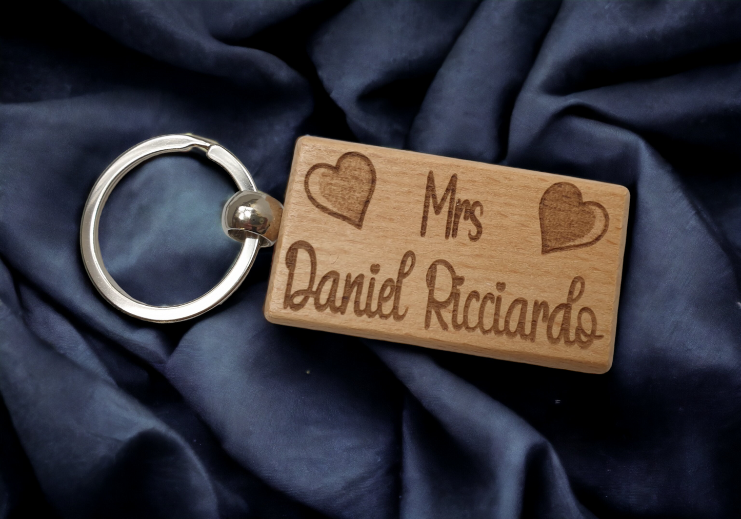 Mrs Daniel Ricciardo Keyring Gift - Engraved Wooden Formula One F1 Team Driver Fan Fun Cute Novelty Present