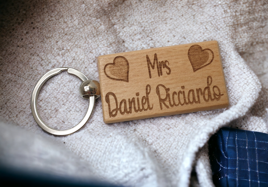 Mrs Daniel Ricciardo Keyring Gift - Engraved Wooden Formula One F1 Team Driver Fan Fun Cute Novelty Present